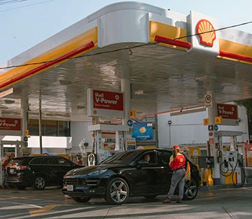 Mengubah Sampah Plastik Menjadi Bahan Bakar Bensin